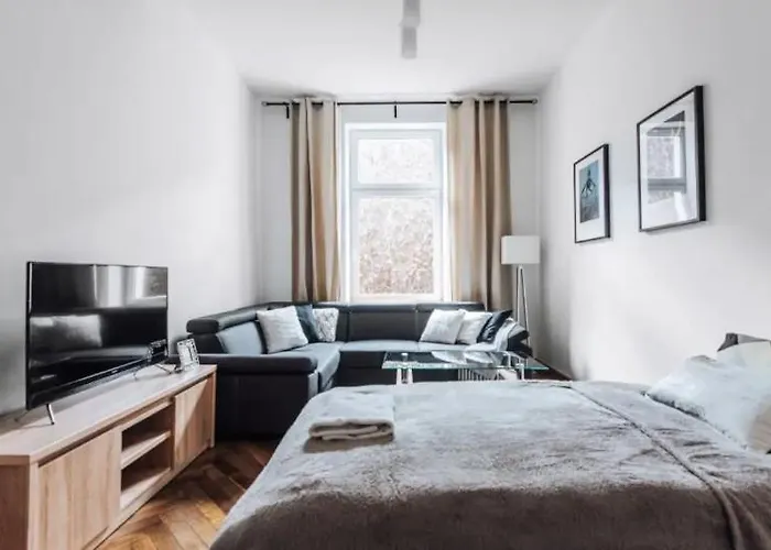 Apartment With Balcony - 21 Filipa Street
