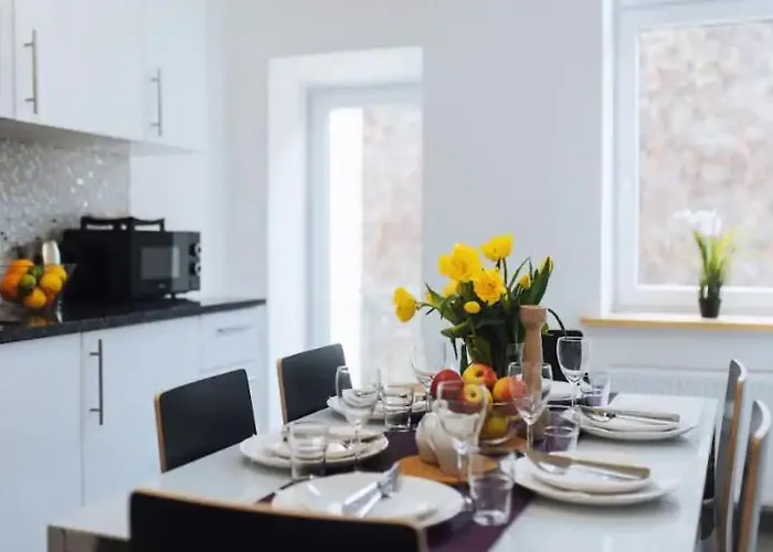 Apartment With Balcony - 21 Filipa Street
